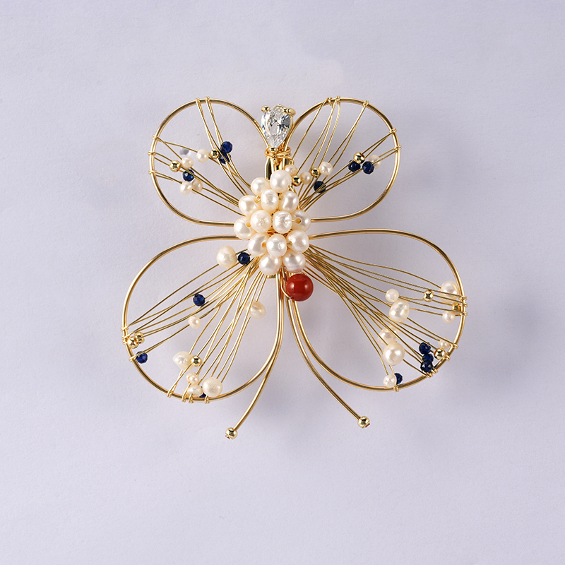 珍珠装饰蝴蝶胸针 5.0-5.5 美元