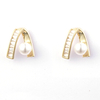 卷曲金属装饰珍珠和方晶锆石耳环黄铜底座 14K 镀金